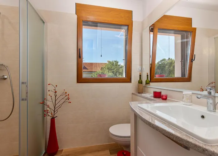 3 Bedroom Lovely In Semesterbostad Kostrena
