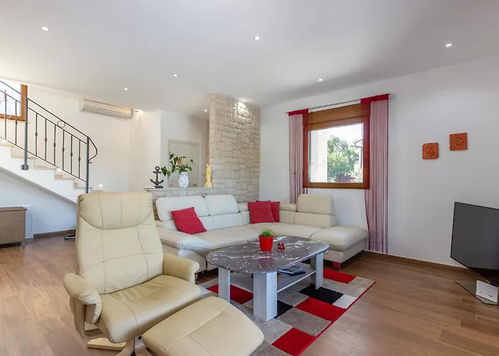 3 Bedroom Lovely In Kostrena