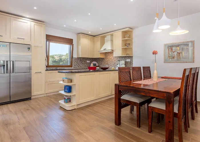3 Bedroom Lovely In * Kostrena