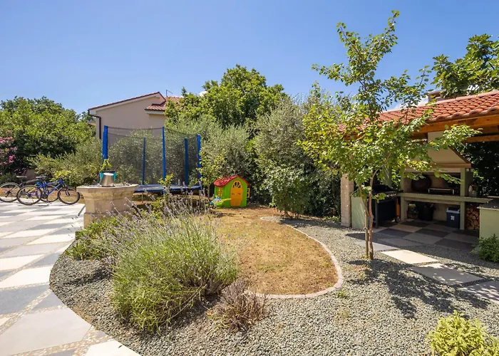 3 Bedroom Lovely In Kostrena