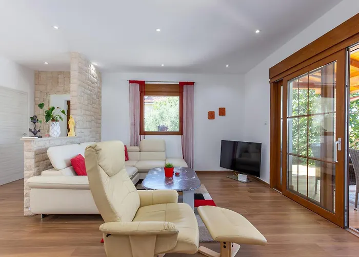3 Bedroom Lovely In Semesterbostad