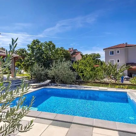 3 Bedroom Lovely In *