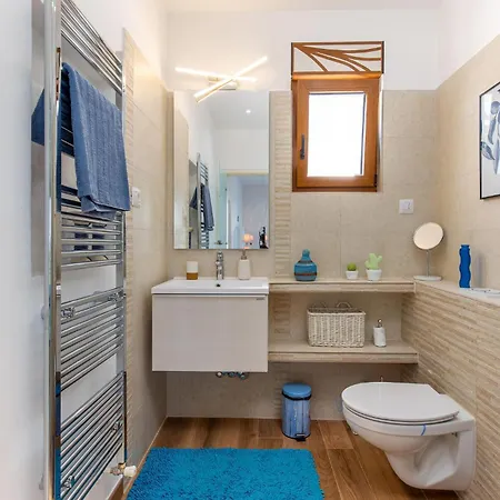 3 Bedroom Lovely In Prázdninový dům Kostrena