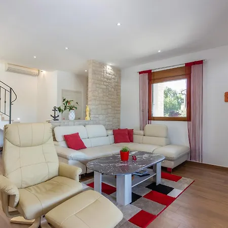 3 Bedroom Lovely In Kostrena