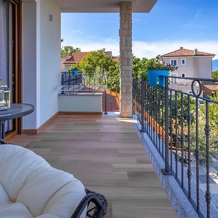 3 Bedroom Lovely In Kostrena