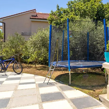 Prázdninový dům 3 Bedroom Lovely In