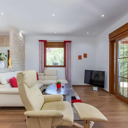 3 Bedroom Lovely In Prázdninový dům