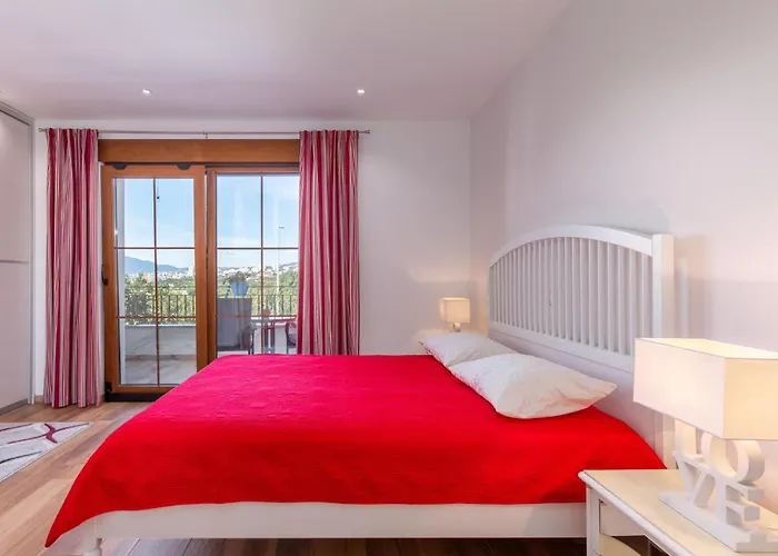 Сasa de vacaciones 3 Bedroom Lovely In Kostrena