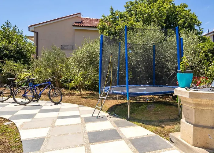Сasa de vacaciones 3 Bedroom Lovely In